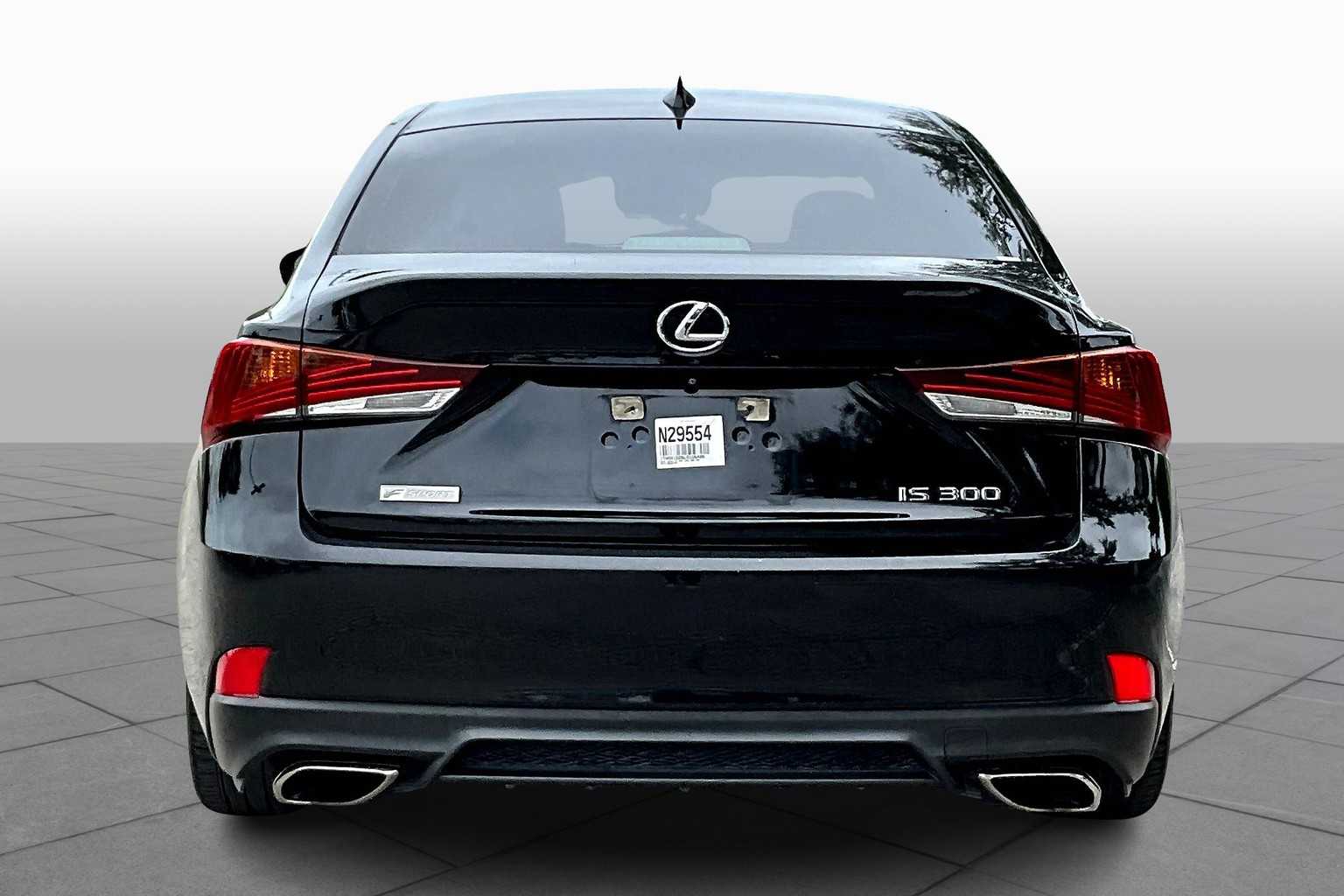 2020 Lexus IS 300 F SPORT photo 4
