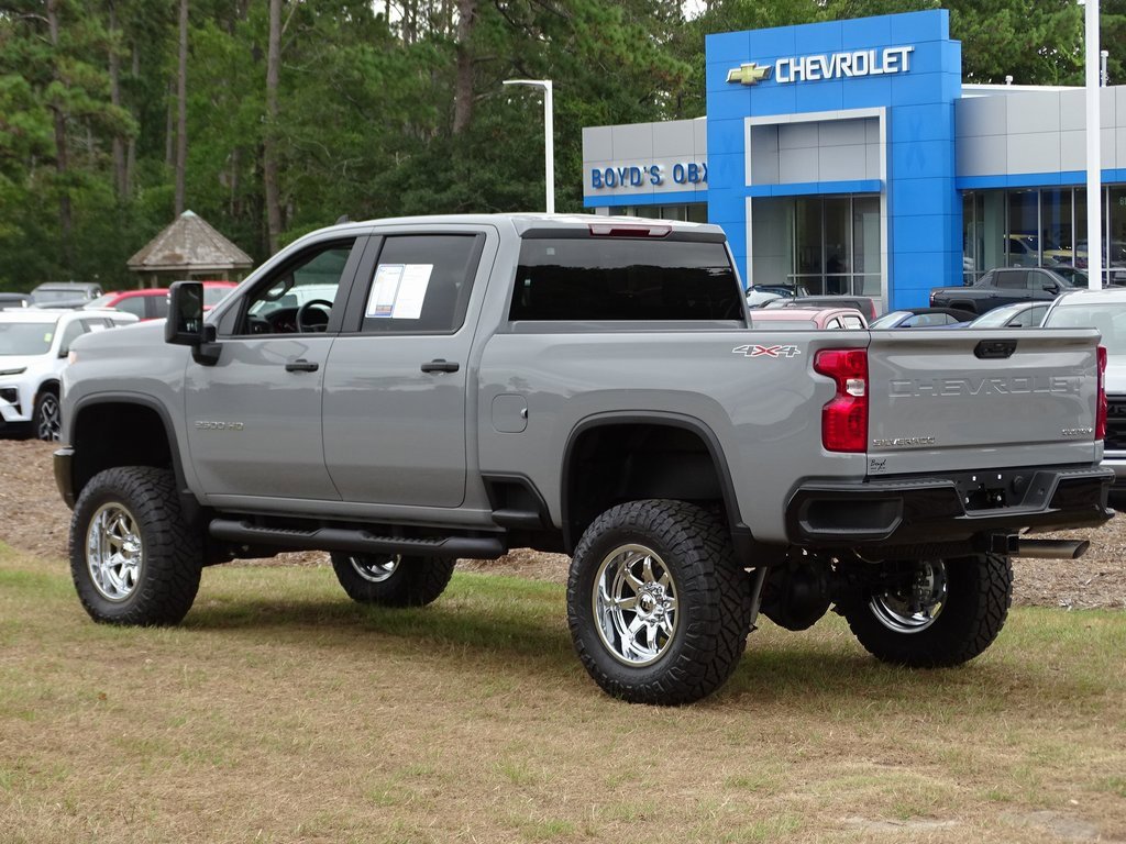 2025 Chevrolet Silverado 2500HD Custom photo 3
