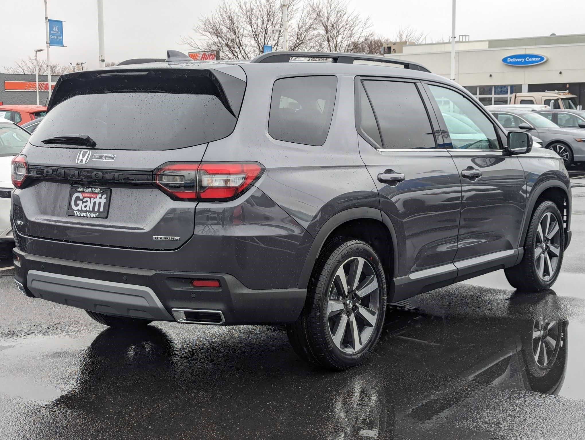 2025 Honda Pilot Touring photo 2