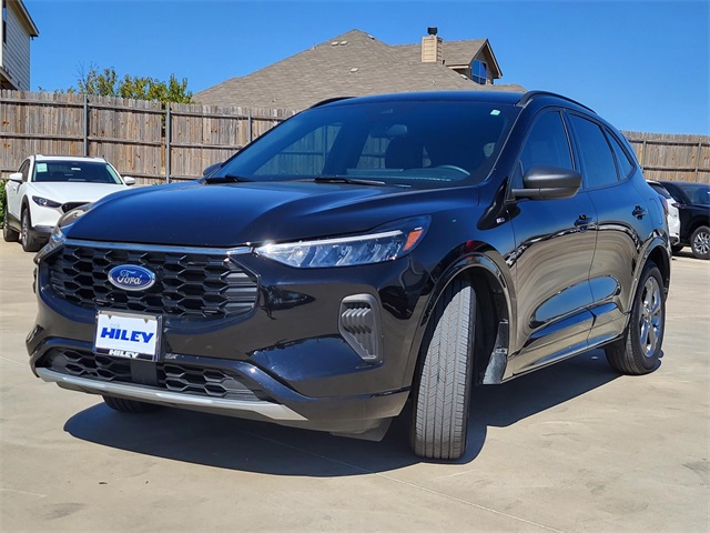 2023 Ford Escape ST-Line photo 2