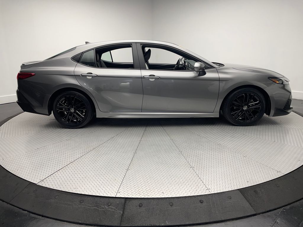 2025 Toyota Camry SE photo 4
