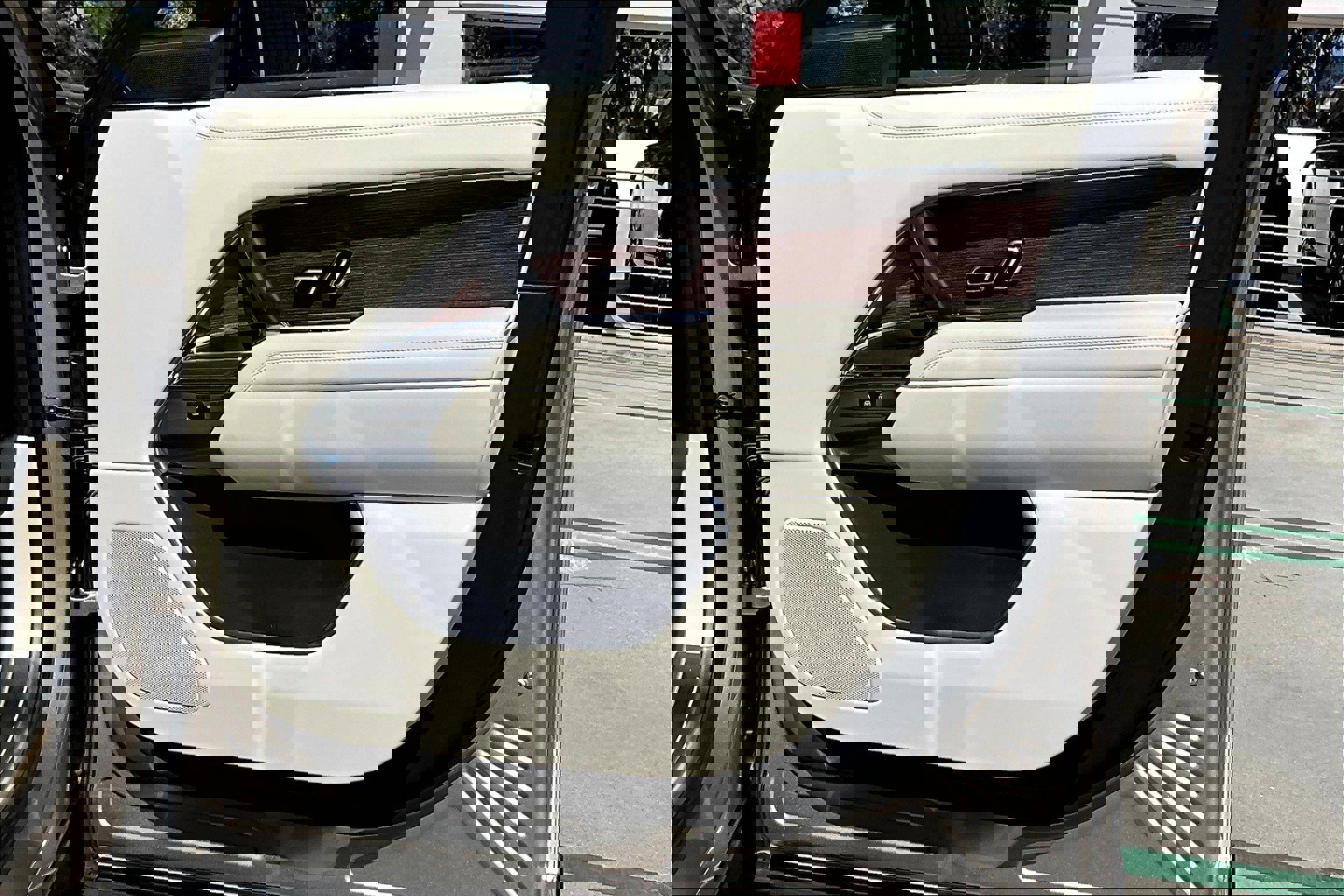 2025 Land Rover Range Rover SE photo 27