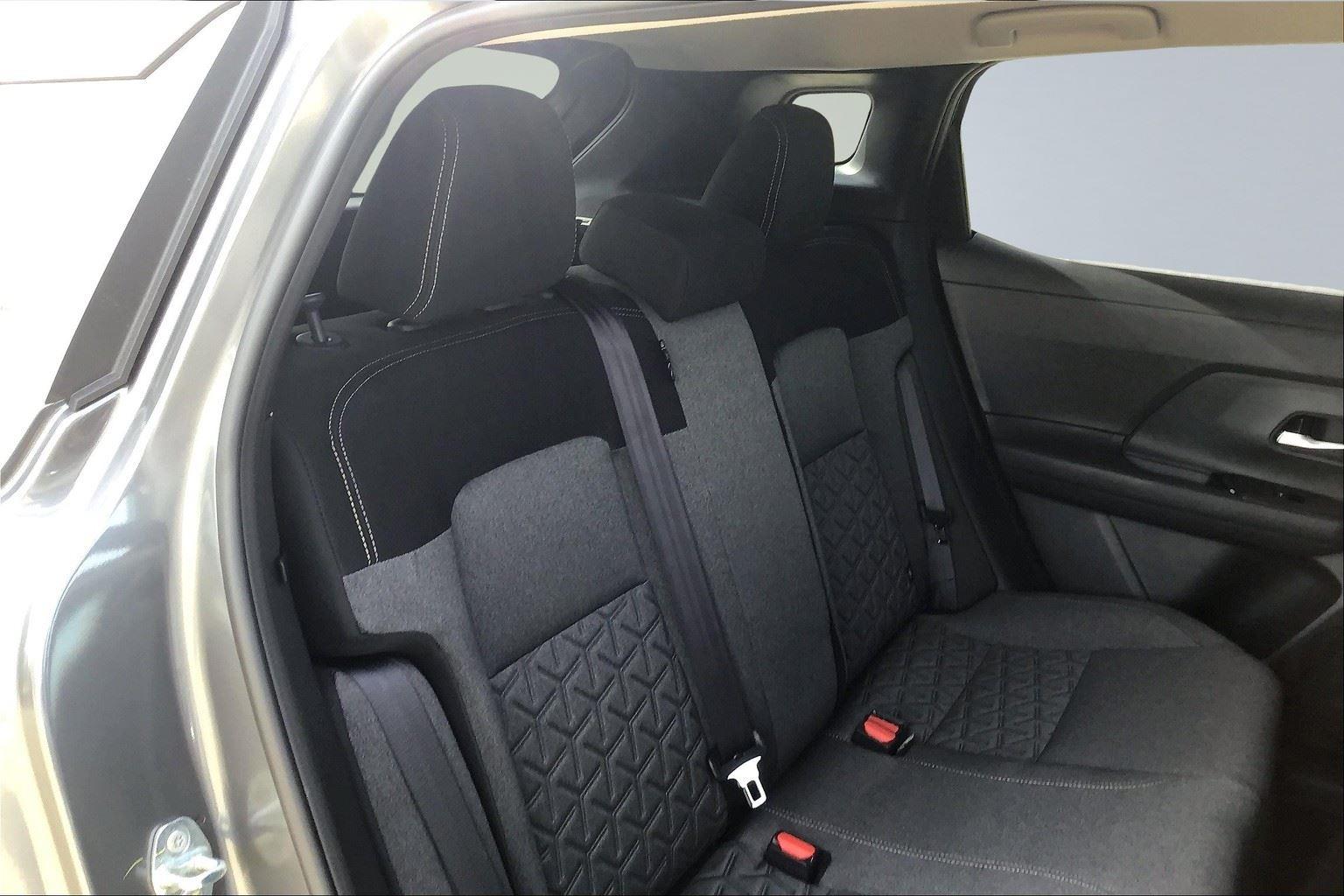 2025 Nissan Kicks SV photo 5
