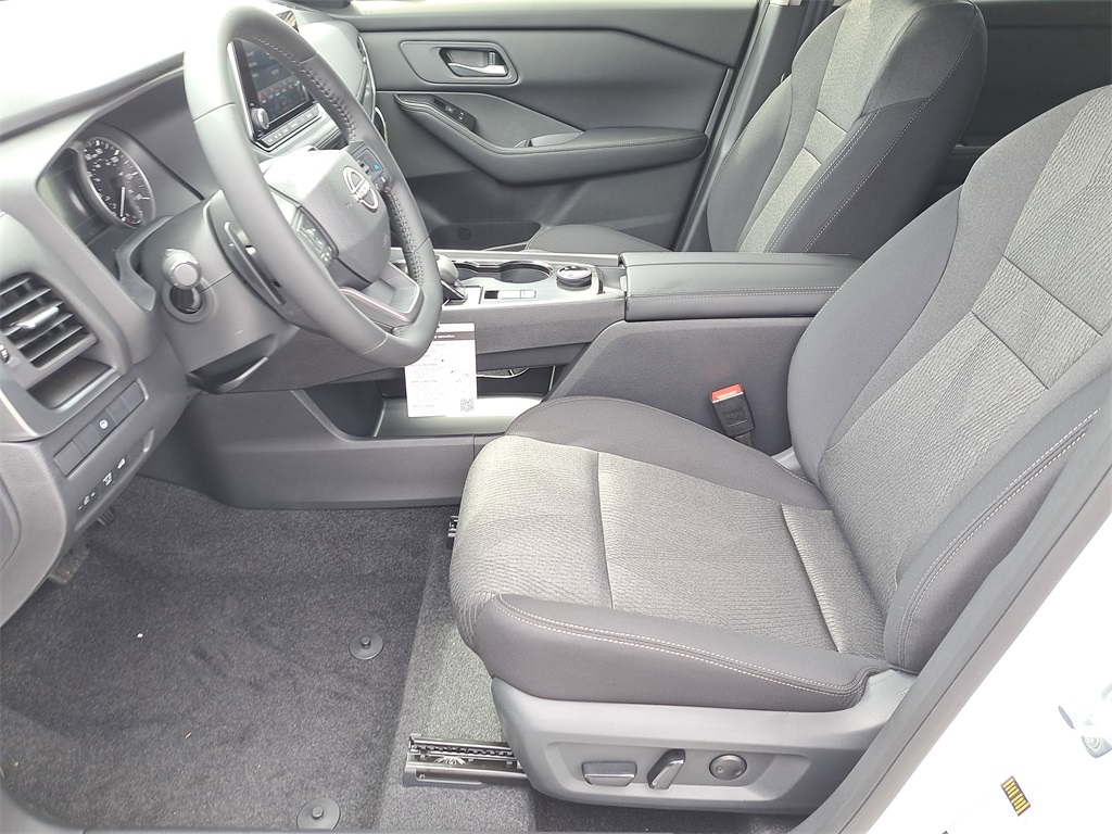 2026 Nissan Rogue SV photo 19