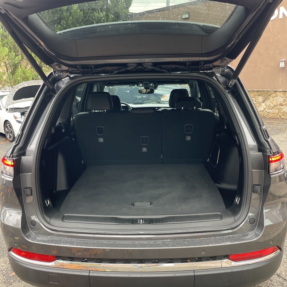 2024 Jeep Cherokee Limited 4xe photo 3