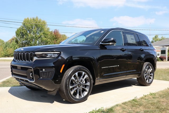 2025 Jeep Grand Cherokee Overland photo 7