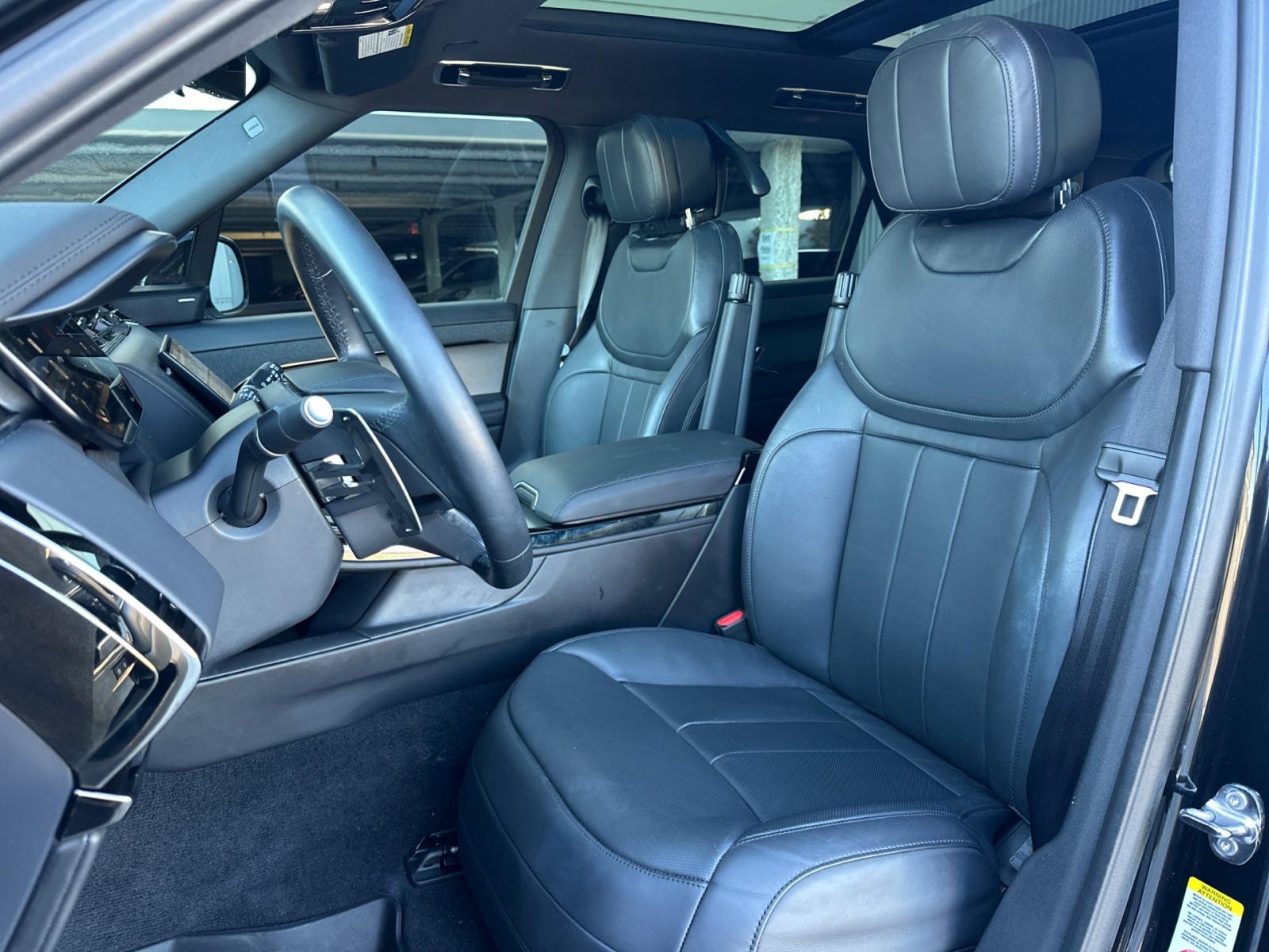 2024 Land Rover Range Rover Sport SE photo 3