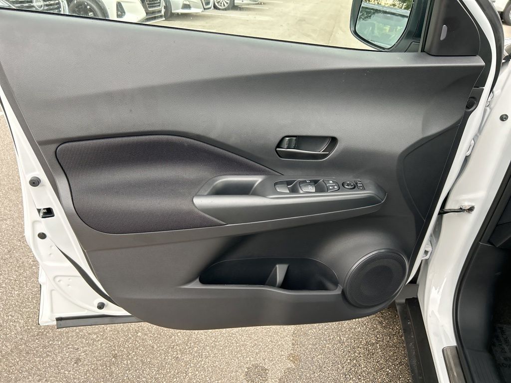 2024 Nissan Kicks S photo 11