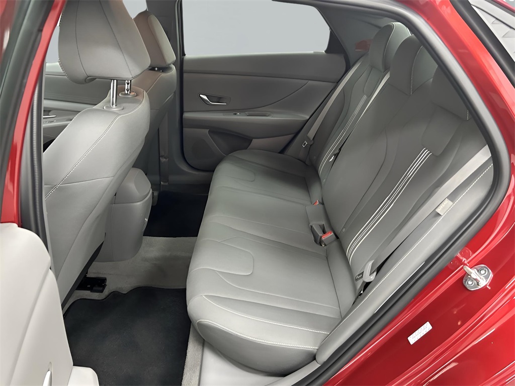 2024 Hyundai Elantra SEL photo 10