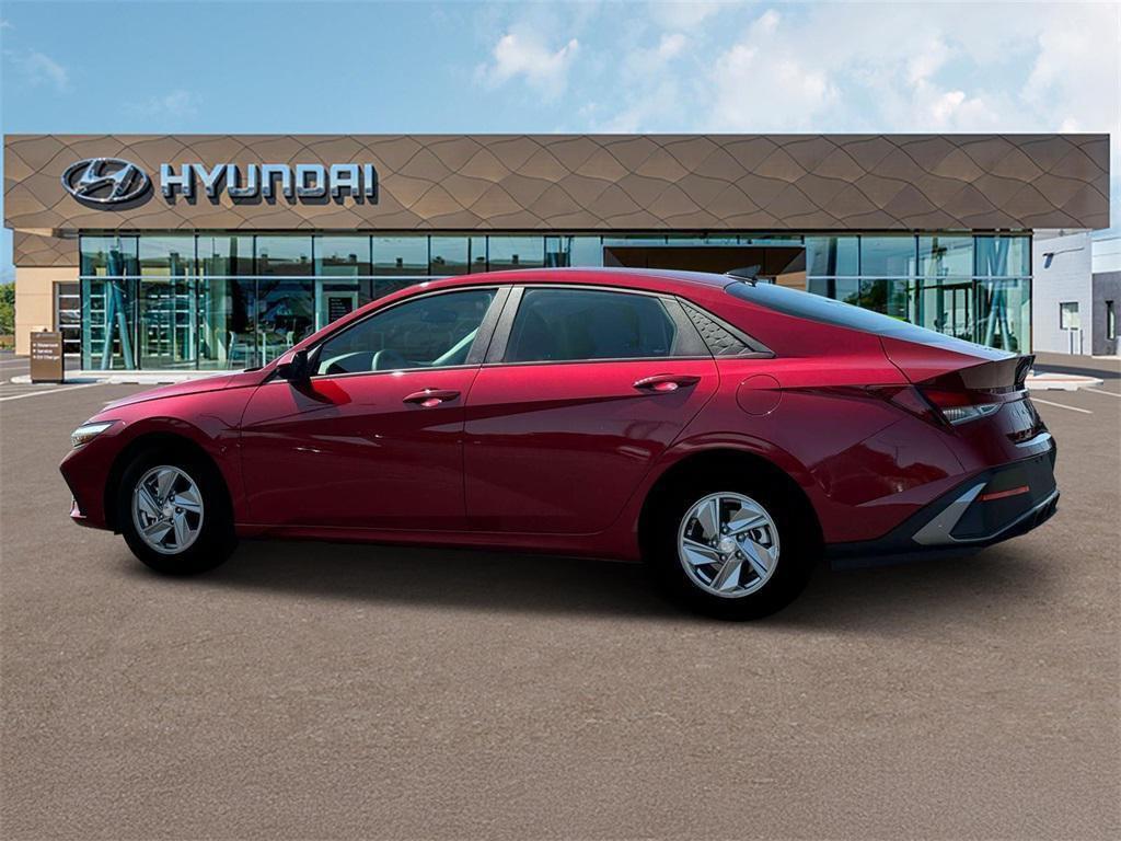 2025 Hyundai Elantra SE photo 4