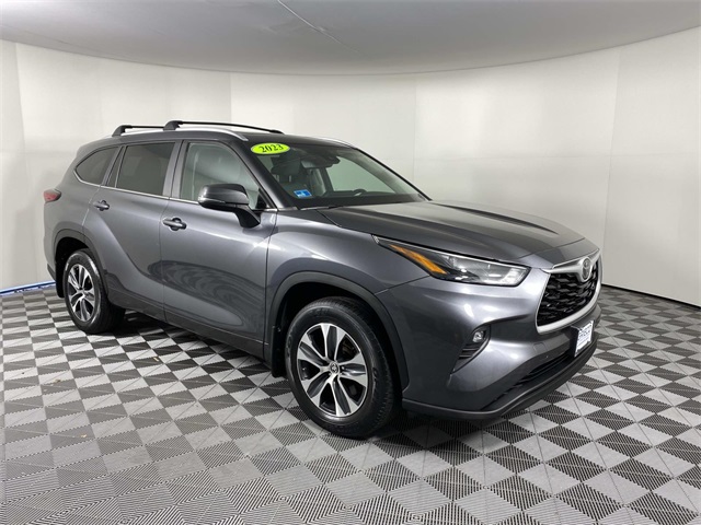 2023 Toyota Highlander XLE's photo