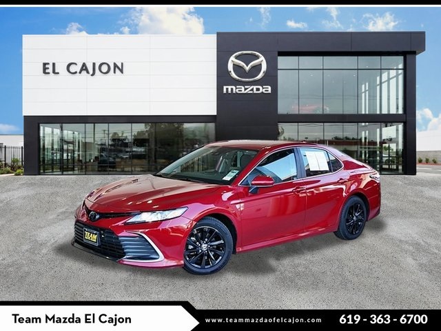 2024 Toyota Camry LE's photo