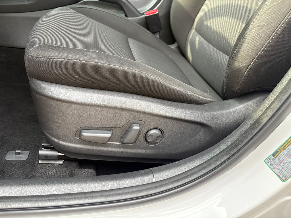 2023 Hyundai Kona SEL photo 12