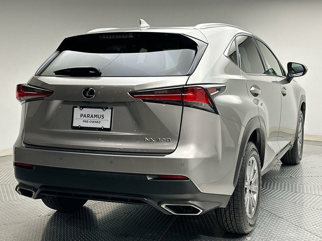 2021 Lexus NX 300 photo 3
