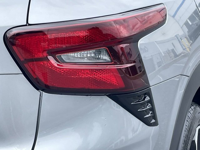 2025 Chevrolet Trax photo 13