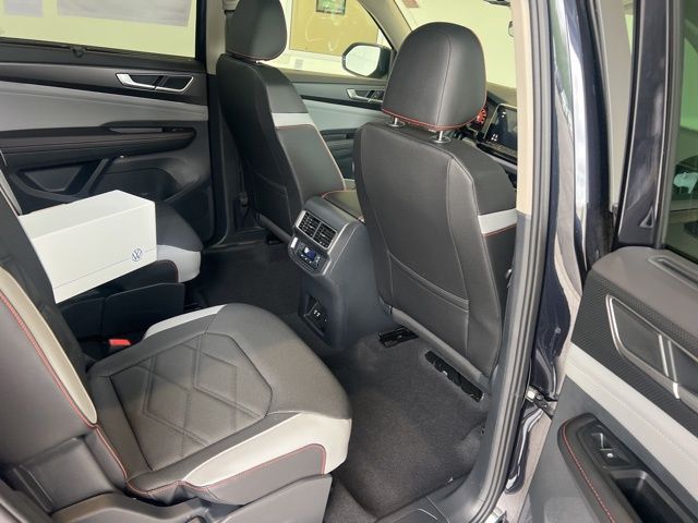 2025 Volkswagen Atlas Peak Edition SE photo 12
