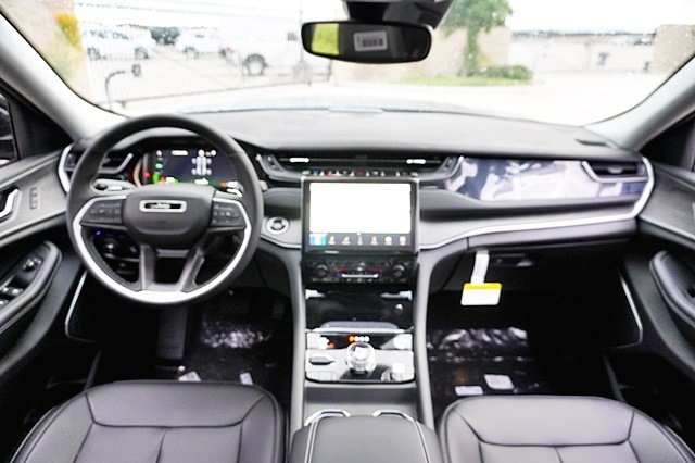 New 2023 Diamond Black Crystal Pearl-Coat Exterior Paint Jeep 4xe image 23