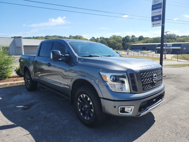 2019 Nissan Titan PRO-4X photo 2