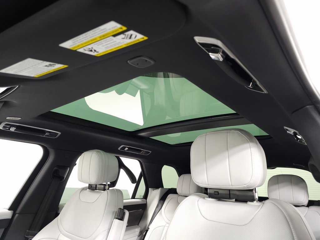 2025 Land Rover Range Rover Sport SE photo 14