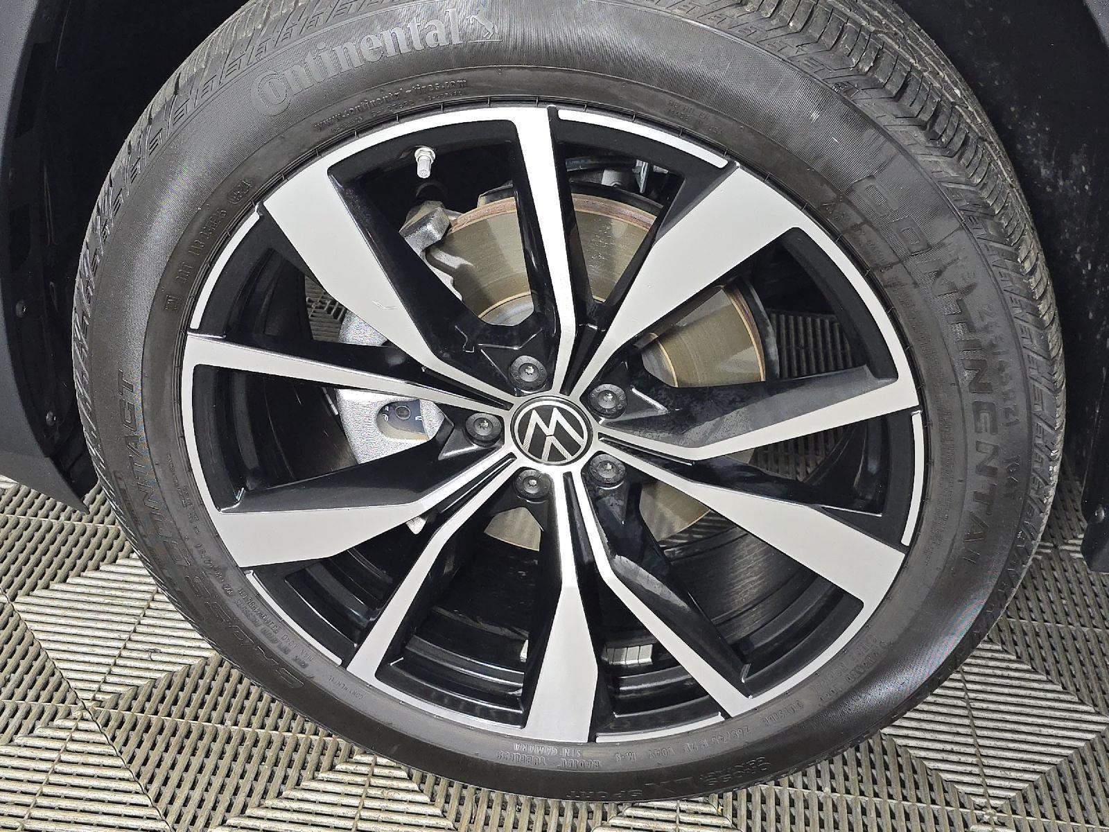 2024 Volkswagen Atlas SEL Premium R-Line photo 9