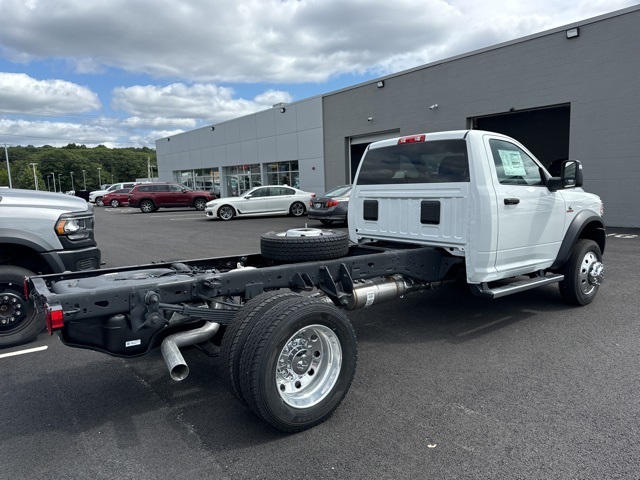 2024 Ram 5500 Tradesman photo 3