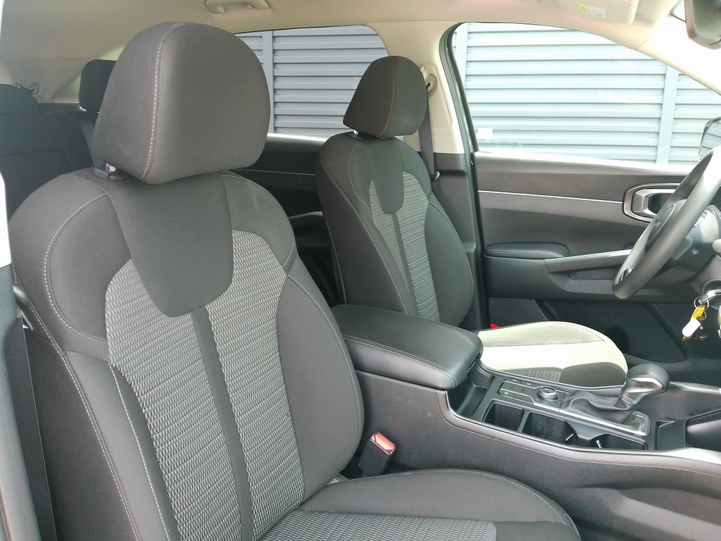 2023 Kia Sorento LX photo 12
