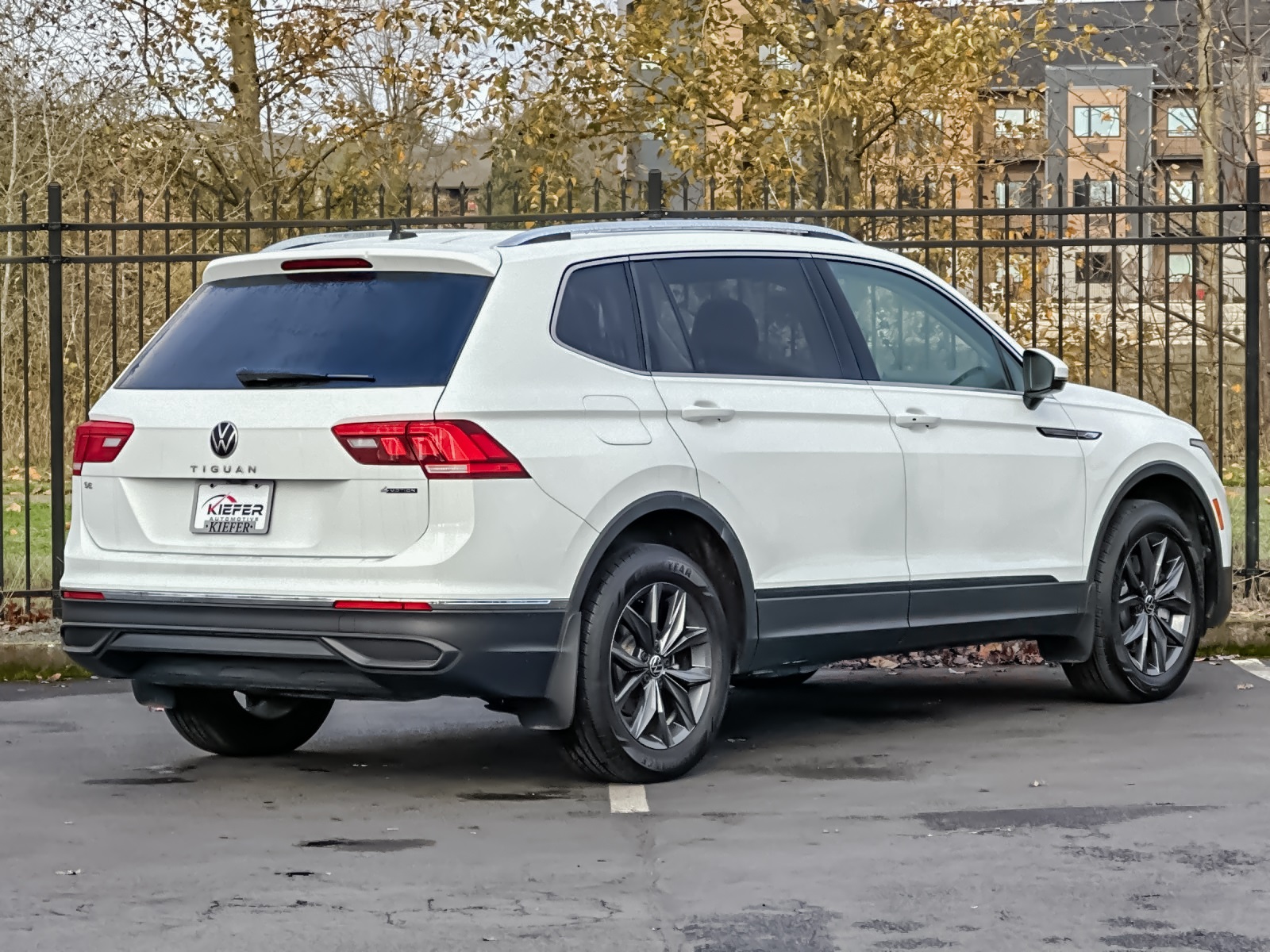 2022 Volkswagen Tiguan SE photo 2