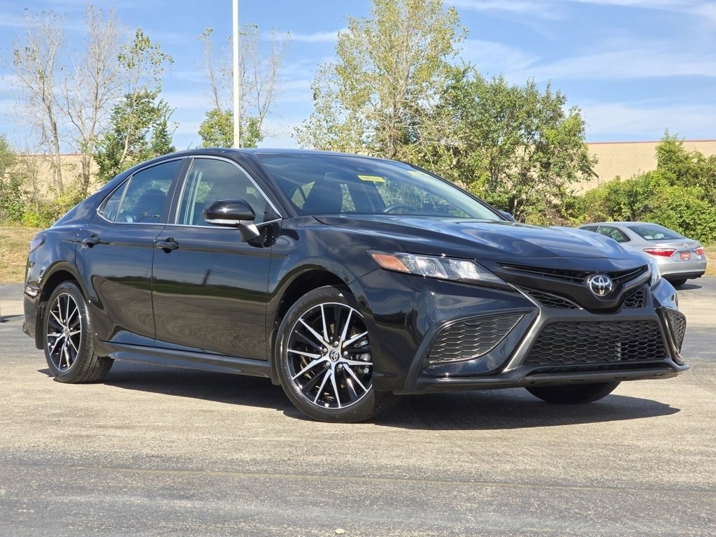 2024 Toyota Camry SE photo 2