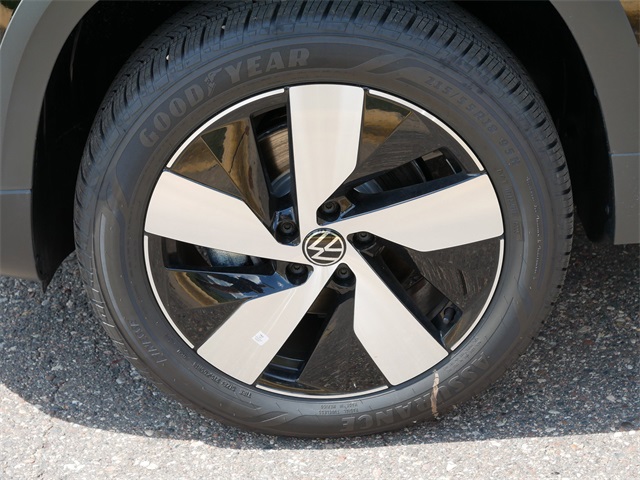 2025 Volkswagen Taos S photo 4