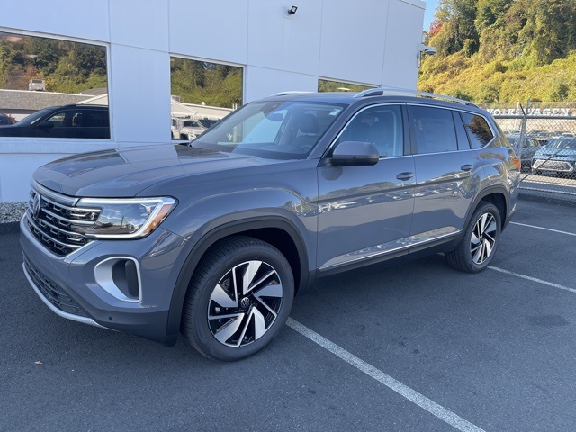 2026 Volkswagen Atlas SEL photo 2