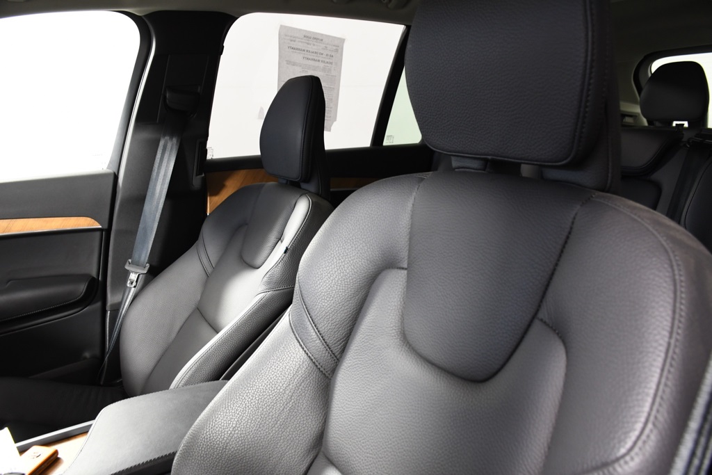 2024 Volvo XC90 B5 Plus photo 16