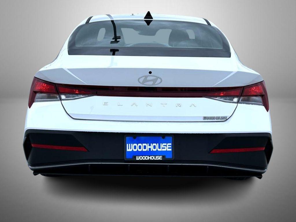 2025 Hyundai Elantra SE photo 6