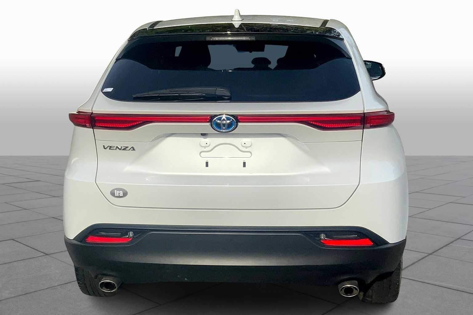 2023 Toyota Venza LE photo 4