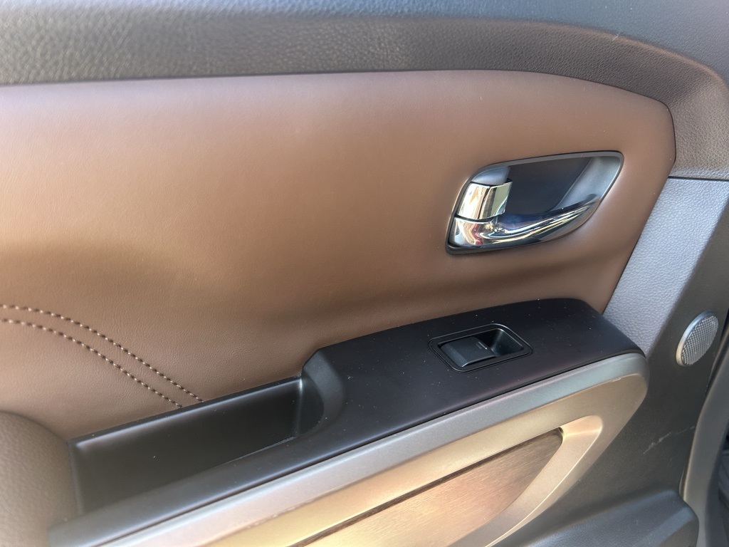 2020 Nissan Titan Platinum Reserve photo 23