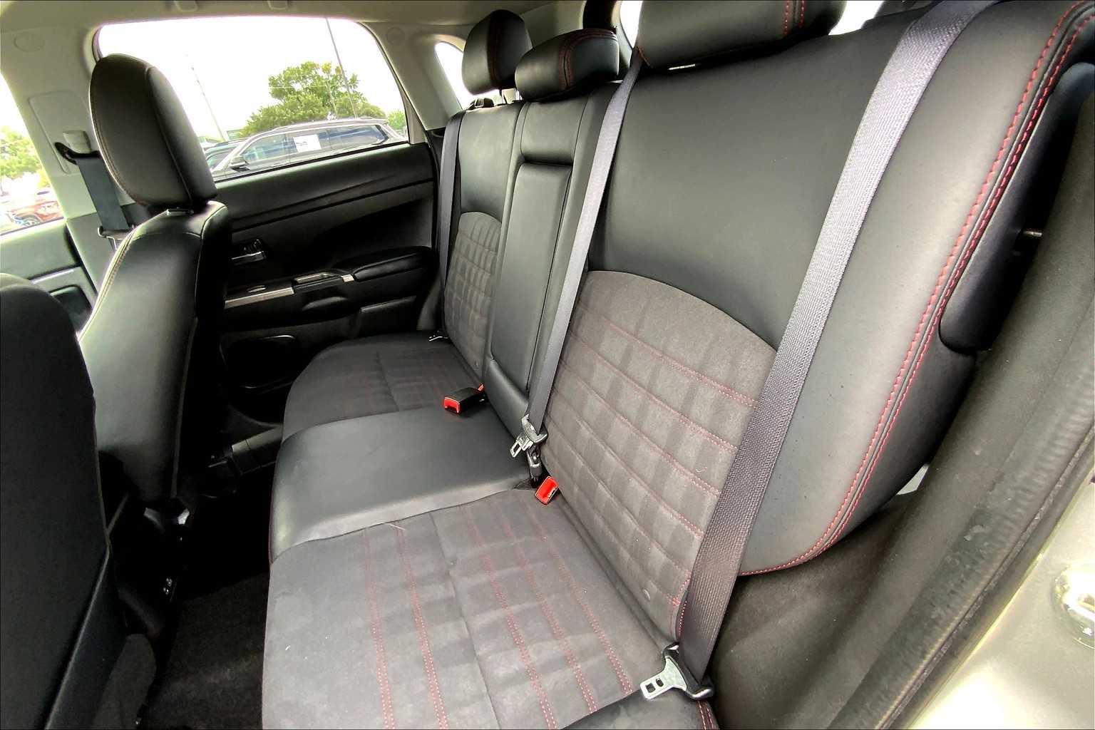 2024 Mitsubishi Outlander Sport SE photo 18