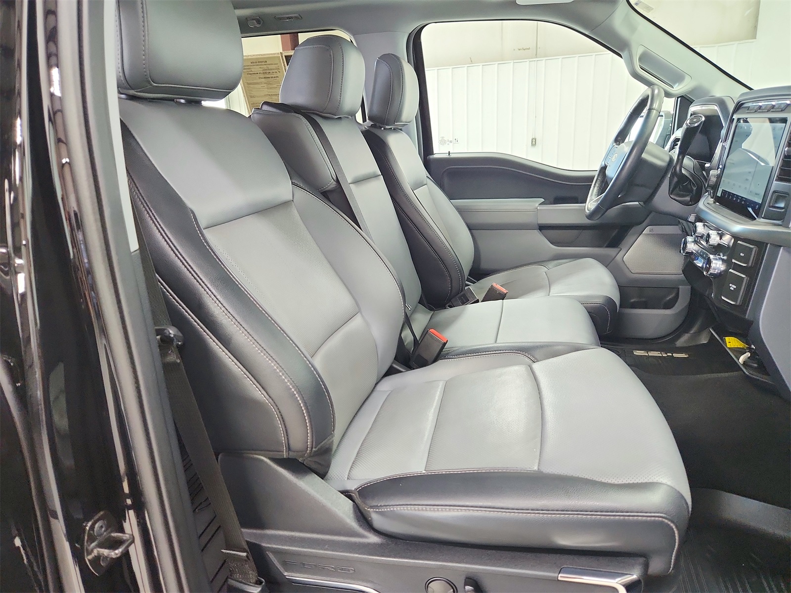 2022 Ford F-150 Lariat photo 38