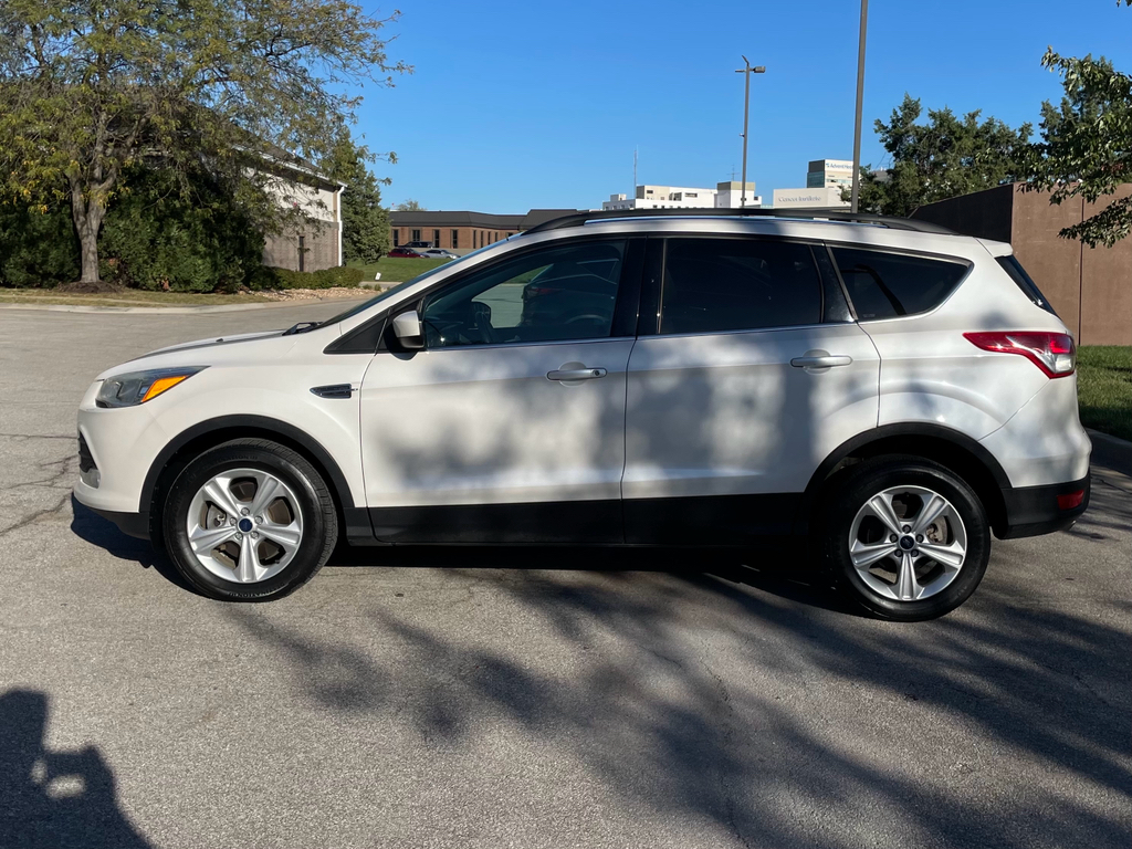 2016 Ford Escape SE photo 2