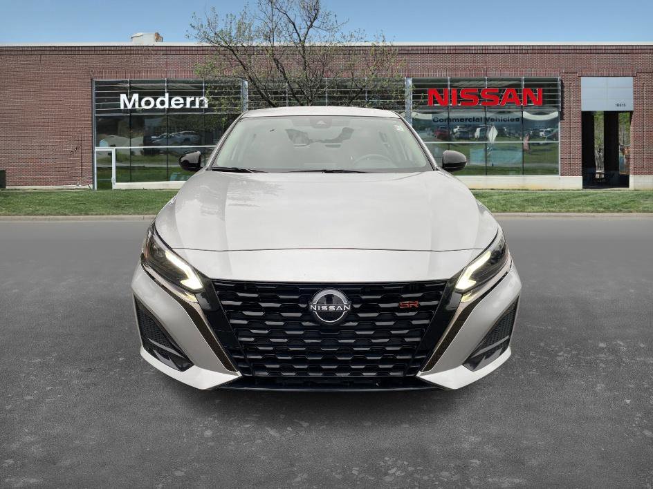 2023 Nissan Altima 2.5 SR photo 6