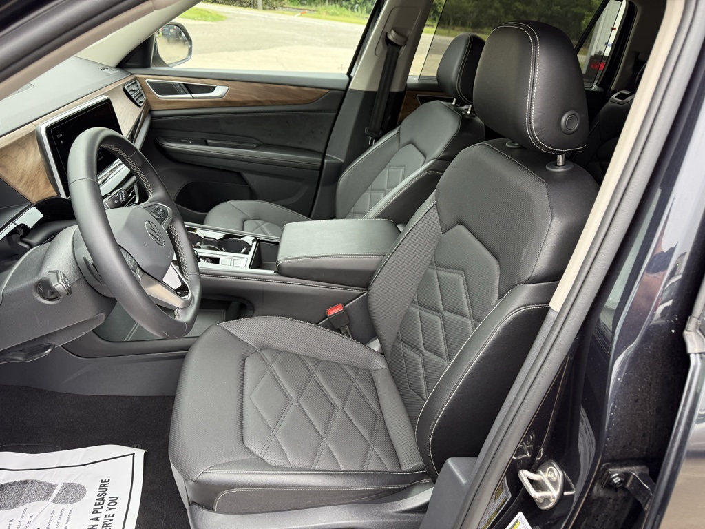 2024 Volkswagen Atlas SE Technology photo 16