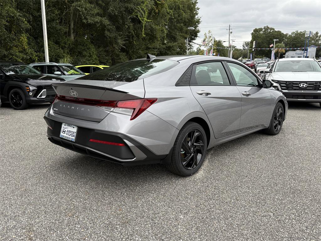 2026 Hyundai Elantra SEL Sport photo 3