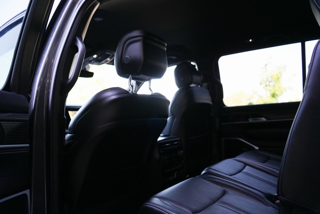 2024 Jeep Wagoneer L Series III photo 28