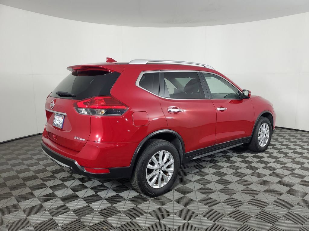2017 Nissan Rogue SV photo 3