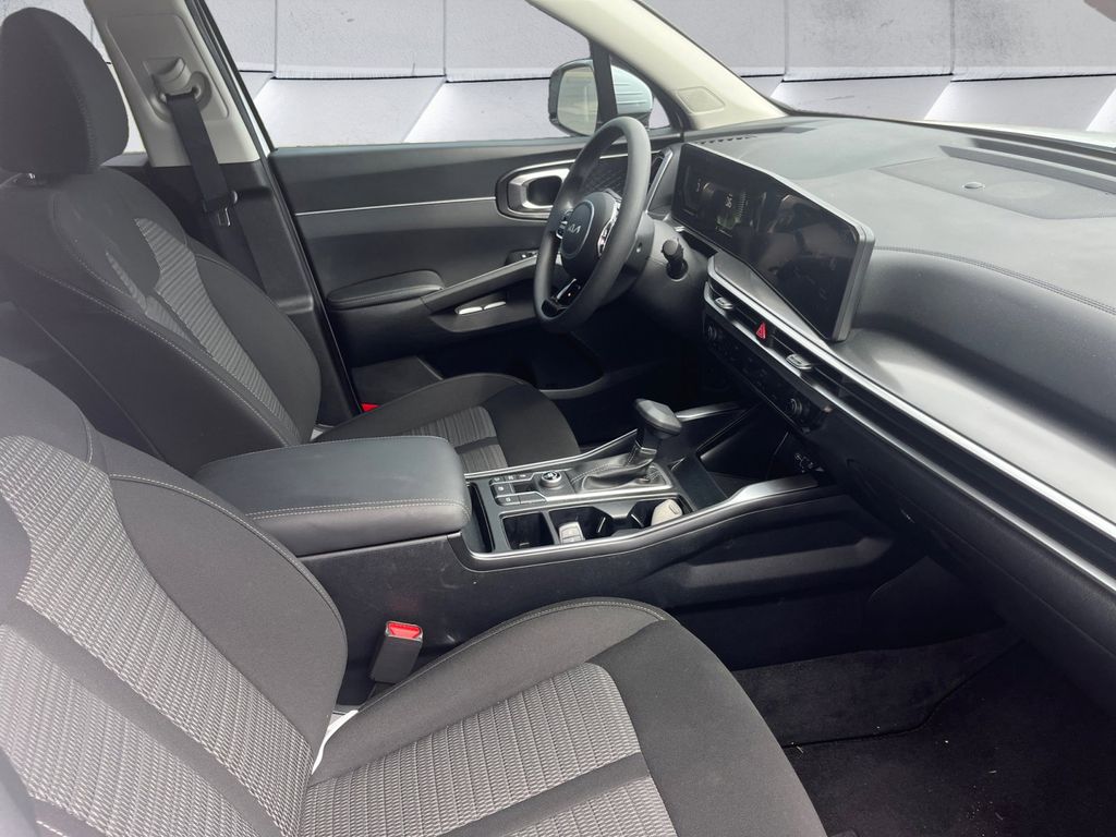 2025 Kia Sorento LX photo 10
