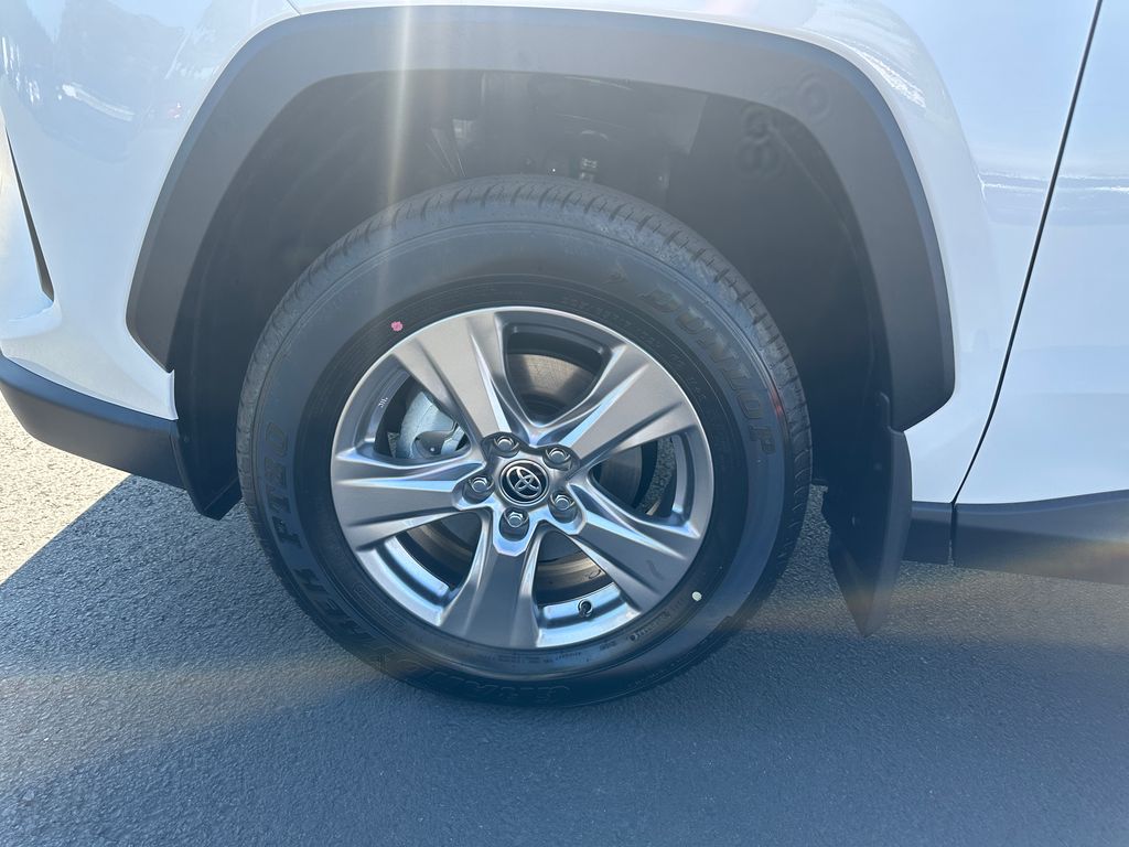 2025 Toyota RAV4 Hybrid XLE photo 13