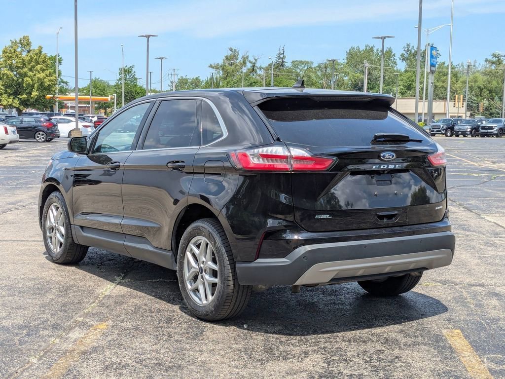 2022 Ford Edge SEL photo 3