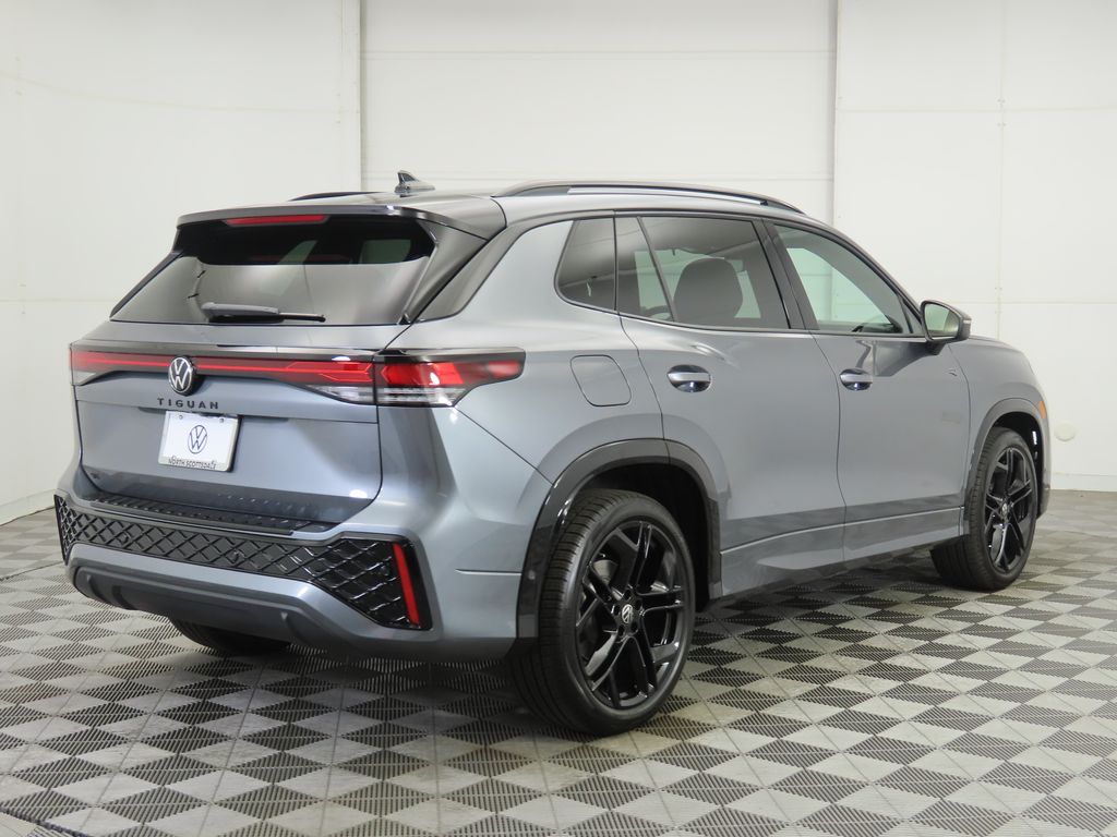 2026 Volkswagen Tiguan SE R-Line Black photo 3