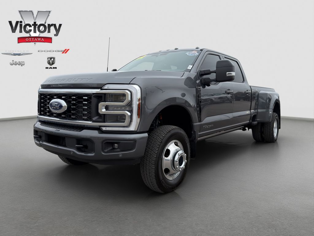 2025 Ford F-350 Super Duty Platinum's photo