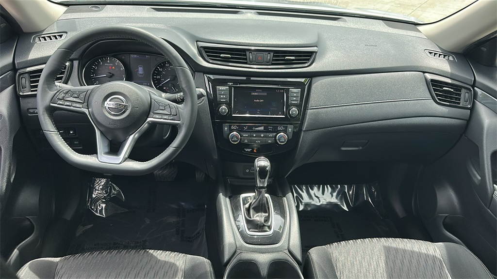 2018 Nissan Rogue SV photo 12