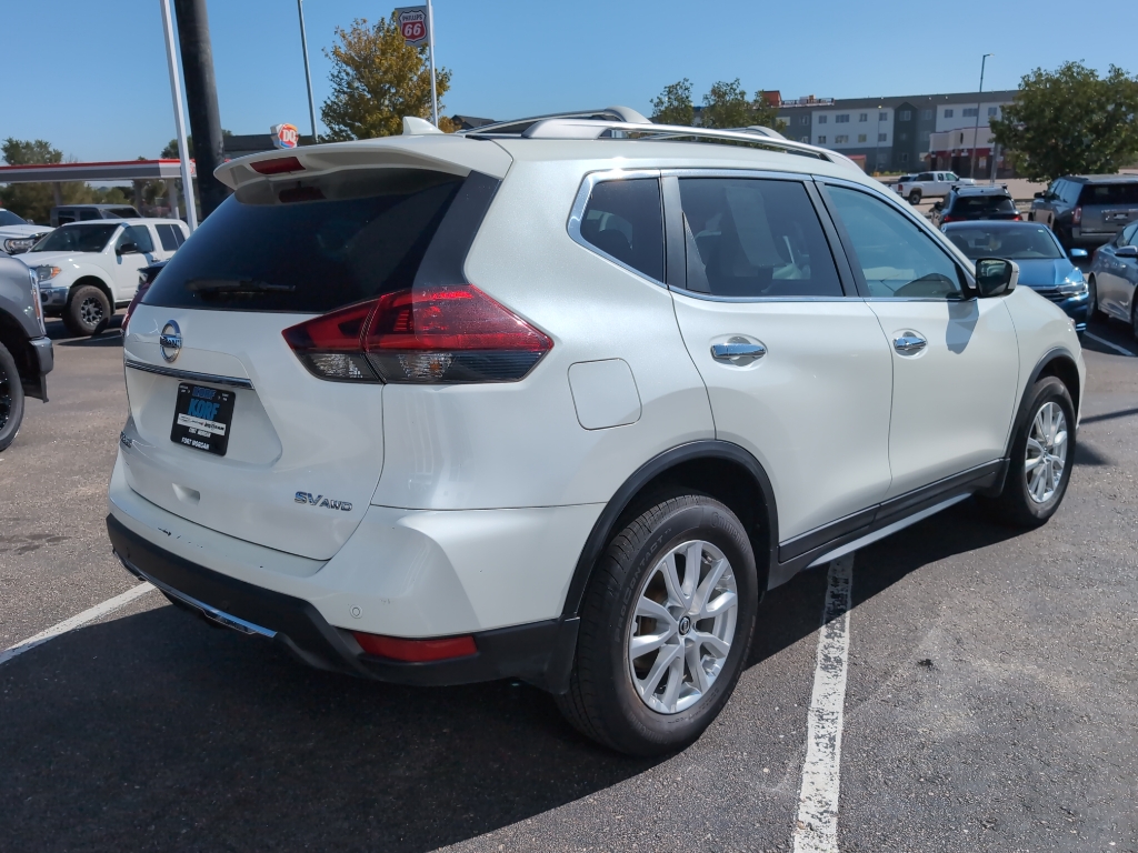 2020 Nissan Rogue SV photo 4