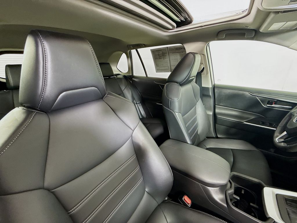 2023 Toyota RAV4 XLE Premium photo 24